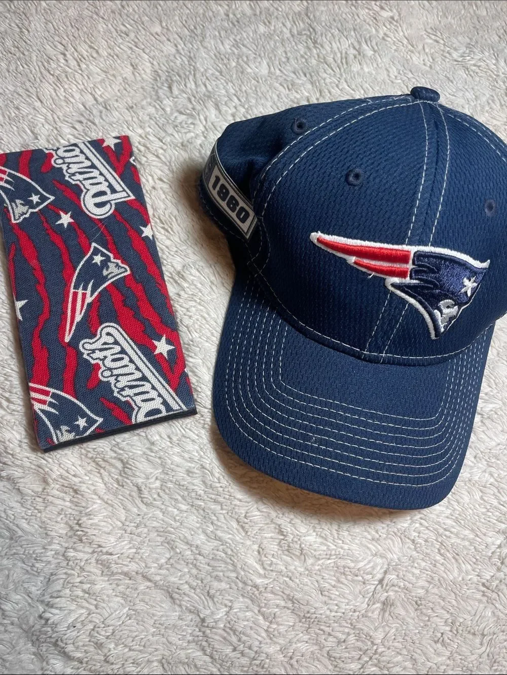 New England Patriots Navy Red Logo Baseball Cap and check holder Bundle